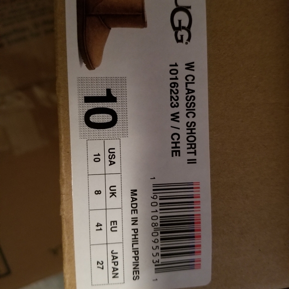 Add'l picture of Classic UGGs - Picture 2 of 2